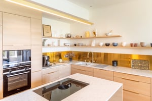 Cuisine-en-bois-couleurs-tendance