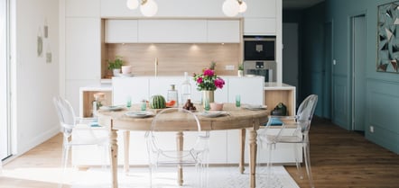 Perene cuisine contemporaine blanche bois lumineuse