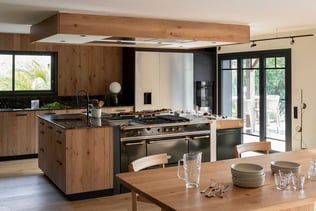 Réalisation d'une cuisine en bois par Perene Paris 7