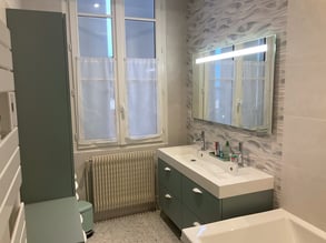 Rénovation complète d'une salle d'eau en salle de bains ! 