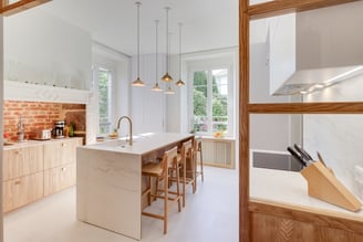 Cuisine blanche et bois lumineuse