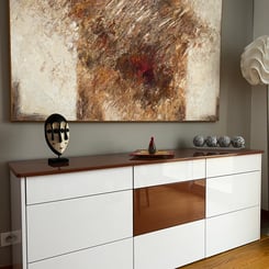 Une console type commode.