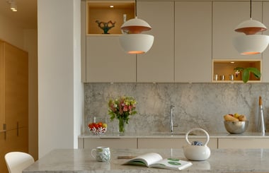 Perene Nevers cuisine plan de travail en marbre et blanc