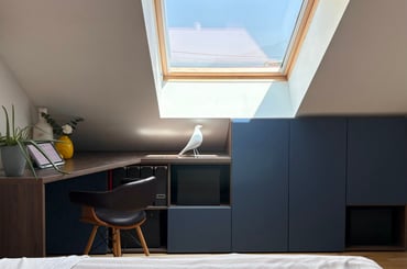 bureau bleu et bois