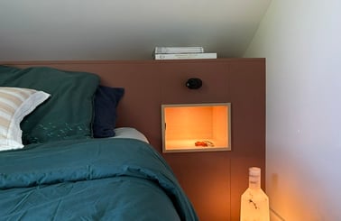 une tête de lit sur mesure terracotta