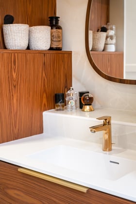Vasque marbre de synthèse faïence marbre beige_bois palissandre _Perene Paris15_copyright Photo @estelle_lefevre_photographe