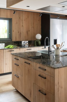 Réalisation d'une cuisine en bois par Perene Paris 7
