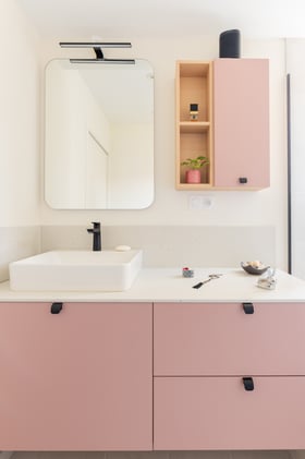 Meuble-de-salle-de-bain-detail-rose-poudre-perene- Meuble-de-salle-de-bain-detail-rose-poudre-perene-