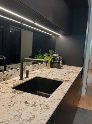 Cuisine Noir et ceramique veinée 5 Cuisine Noir et ceramique veinée 5