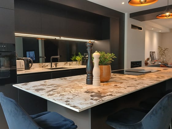 Cuisine Noir et ceramique veinée 3 Cuisine Noir et ceramique veinée 3