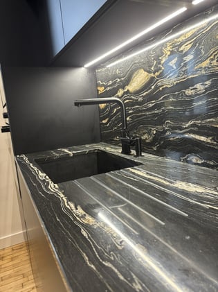 Cuisine noir avec Ilot 3