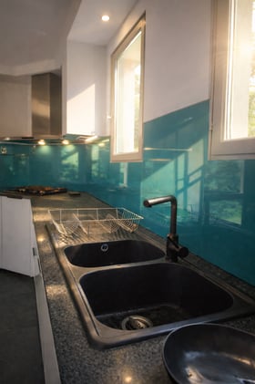 L’espace évier et la lumière naturelle L’espace évier et la lumière naturelle