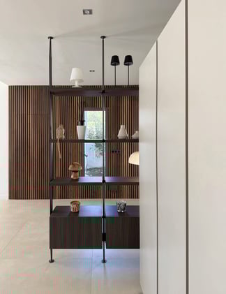 Focus sur la bibliothèque moderne et ajourée. Focus sur la bibliothèque moderne et ajourée.