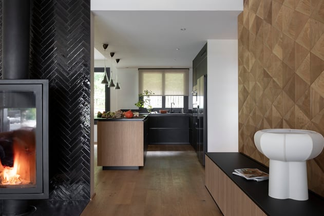 Cuisine ilot moderne noir bois