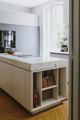 Cuisine vue plan de travail avec ilot central