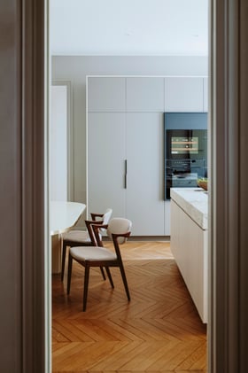 Cuisine haussmannienne vue sur la chaise