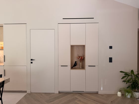 Vue de face sur le rangement intégré