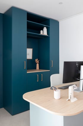 Bureau avec meuble de rangement bleu