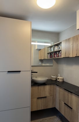 Une petite salle de bains sur mesure