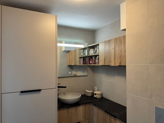 Une petite salle de bains sur mesure