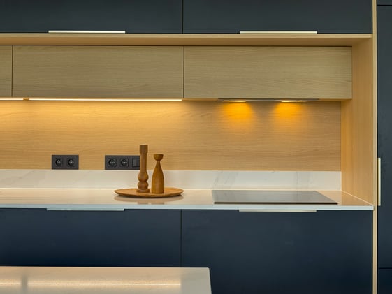 Focus sur le détail des meubles de la cuisine