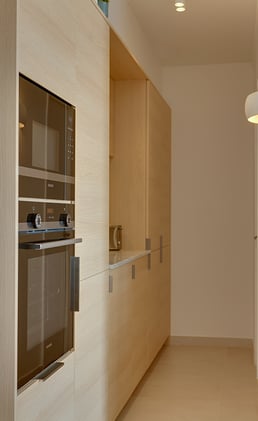 Cuisine fonctionnelle en bois - Perene Hyères