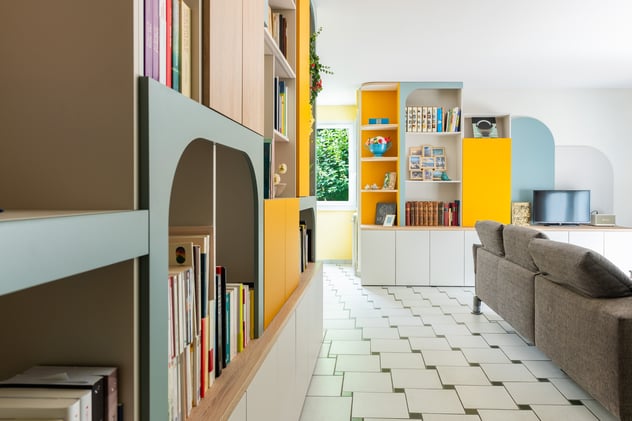 bibliothèque colorée tout en rondeur
