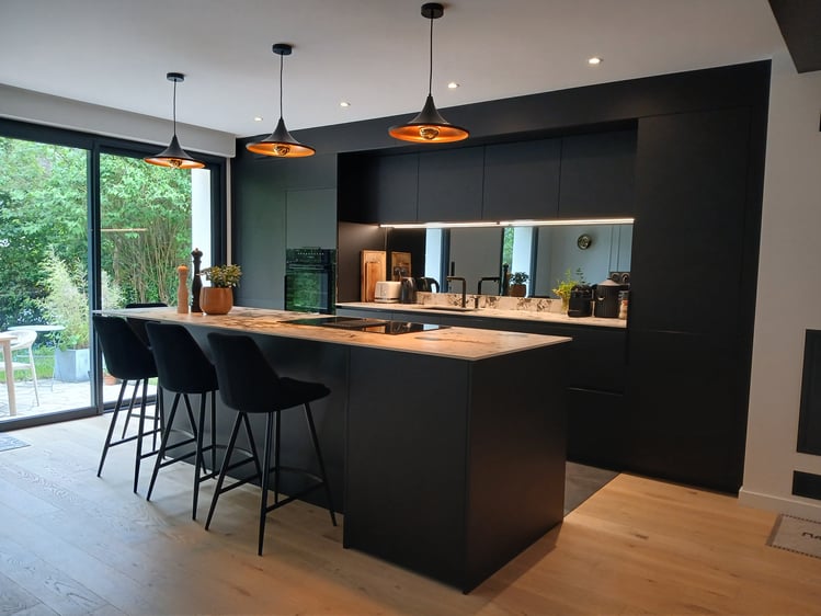 CUIINE NOIR et Ceramique veinée CUIINE NOIR et Ceramique veinée