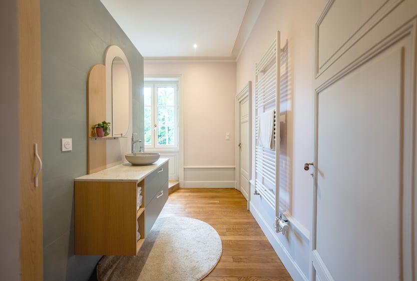 Salle de bain avec meuble vasque bois et vert d'eau Salle de bain avec meuble vasque bois et vert d'eau