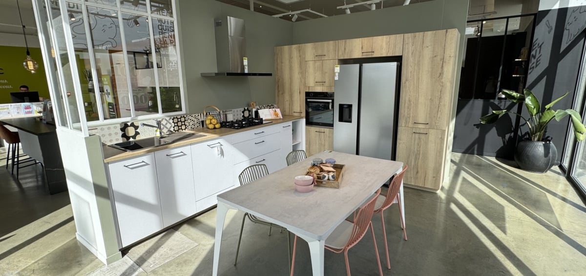 cuisine en L blanche et bois 