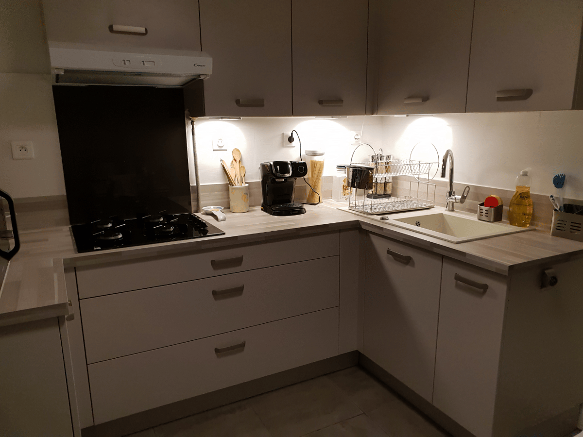 petite-cuisine-mezzo-chamois-mat-une-cuisine-equipee-par-socooc-marseille-la-valentine