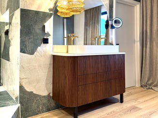 Salle de bains sur mesure en noyer