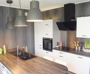 cuisine-avec-retour-evier-et-coin-repas-une-cuisine-equipee-par-socooc-amiens