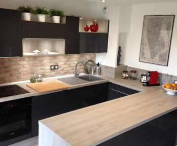 cuisine-gris-brillant-et-chene-grise-sotendance-une-cuisine-equipee-par-socooc-mantes-buchelay