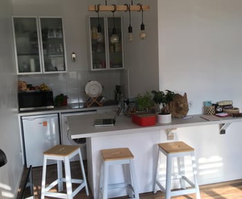 une-kitchenette-lyonnaise-qui-du-style-une-cuisine-equipee-par-socooc-la-rochelle-1
