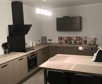 cuisine-en-chene-grisee-et-taupe-une-cuisine-equipee-par-socooc-soissons