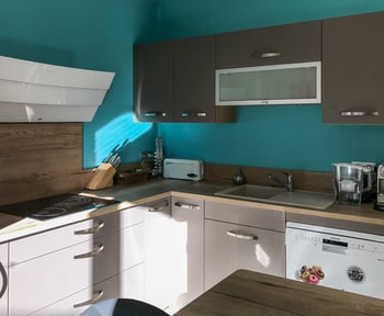 cuisine-vitaminee-taupe-et-chene-une-cuisine-equipee-par-socooc-antibes