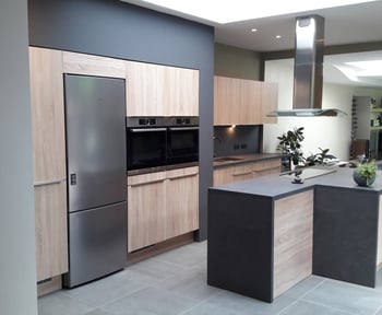grande-cuisine-equipee-avec-ilot-central-une-cuisine-equipee-par-socooc-lens