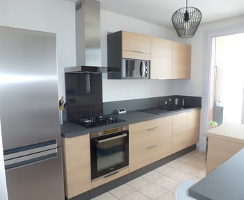 le-bois-et-lanthracite-une-cuisine-equipee-par-socooc-lyon-saint-priest