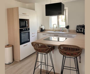 Places assises cuisine colonnes four