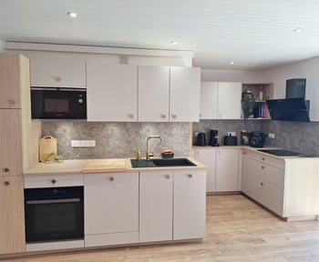 Cuisine moderne crème et bois