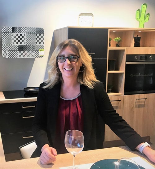 socooc-cuisines-%C3%A9quip%C3%A9es-reportage-client-redon-manager-cindy