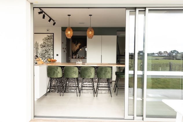 La cuisine espace ouvert sur le jardin 
