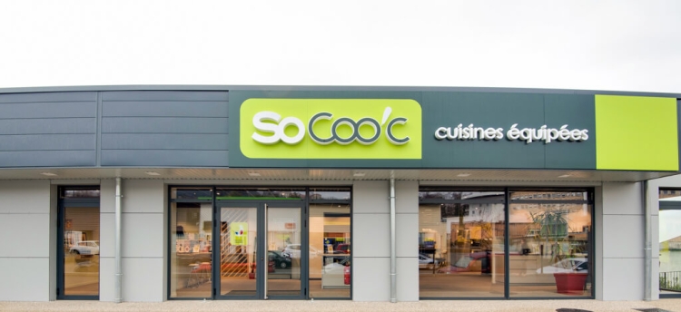 bandeau_magasin_gauche-socooc-cuisines-equipees-aubenas-fa%C3%A7ade%201