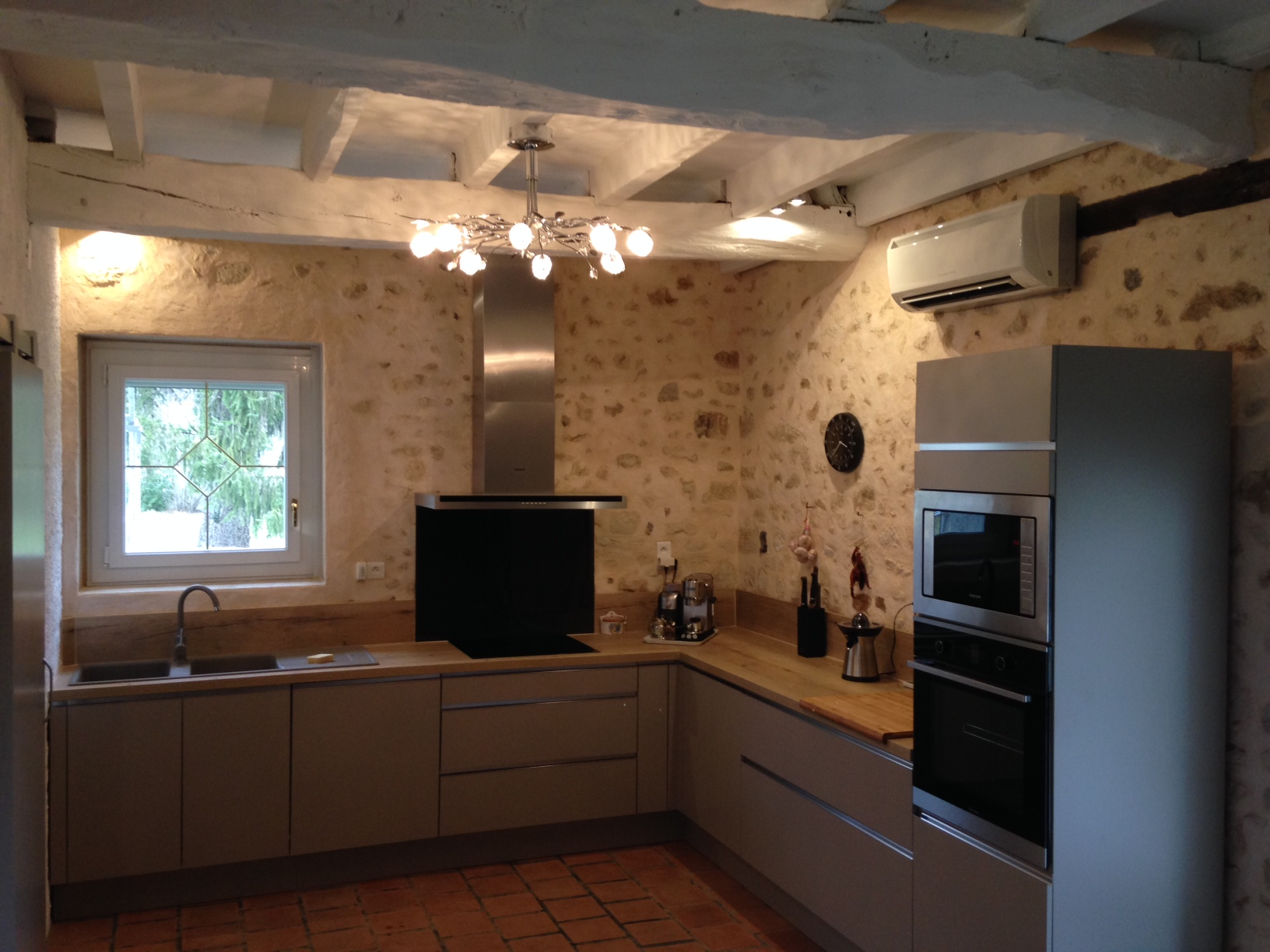 cuisine-en-l-une-cuisine-equipee-par-socooc-perigueux