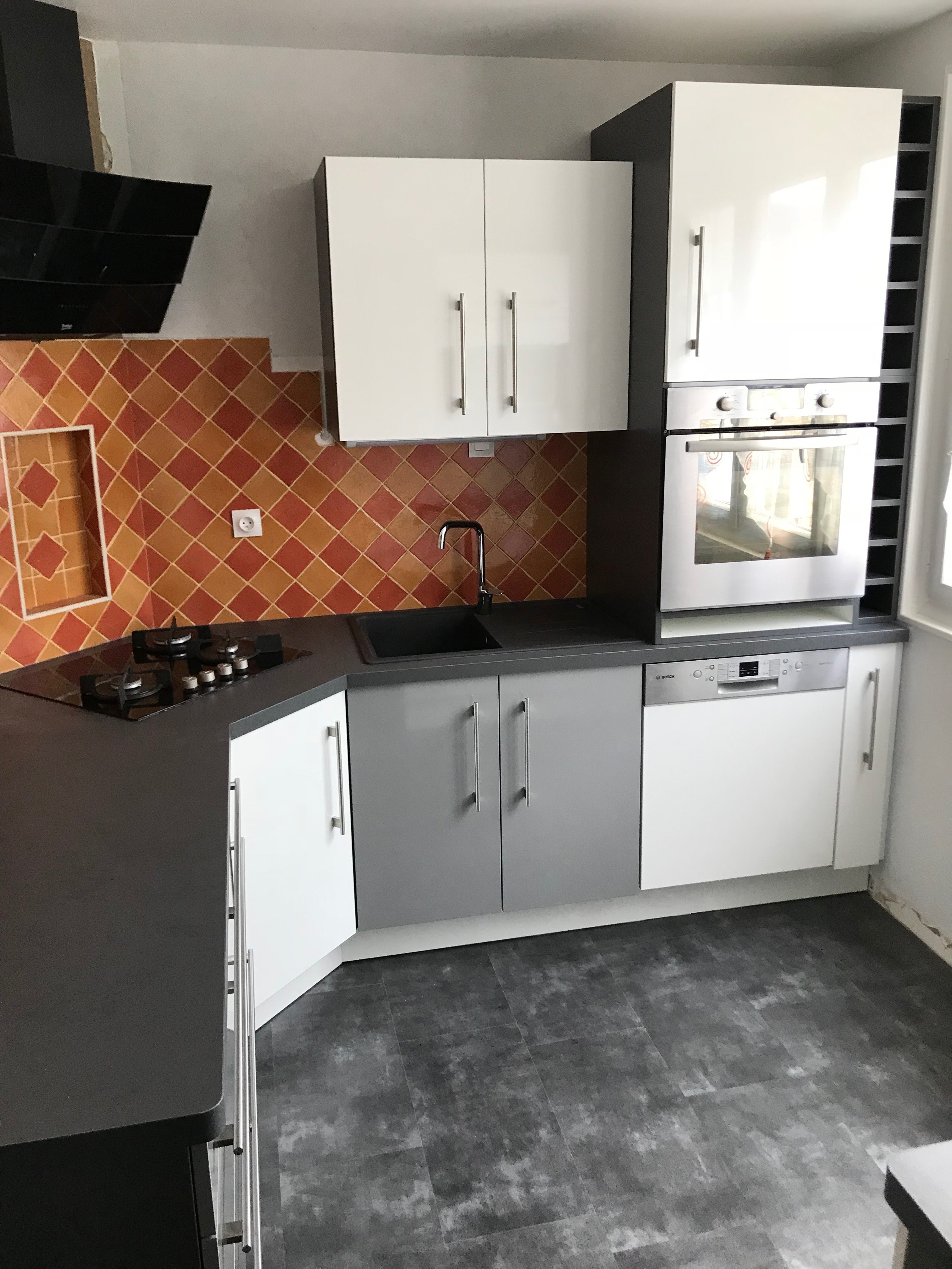 un-angle-parfaitement-utilise-une-cuisine-equipee-par-socooc-caen