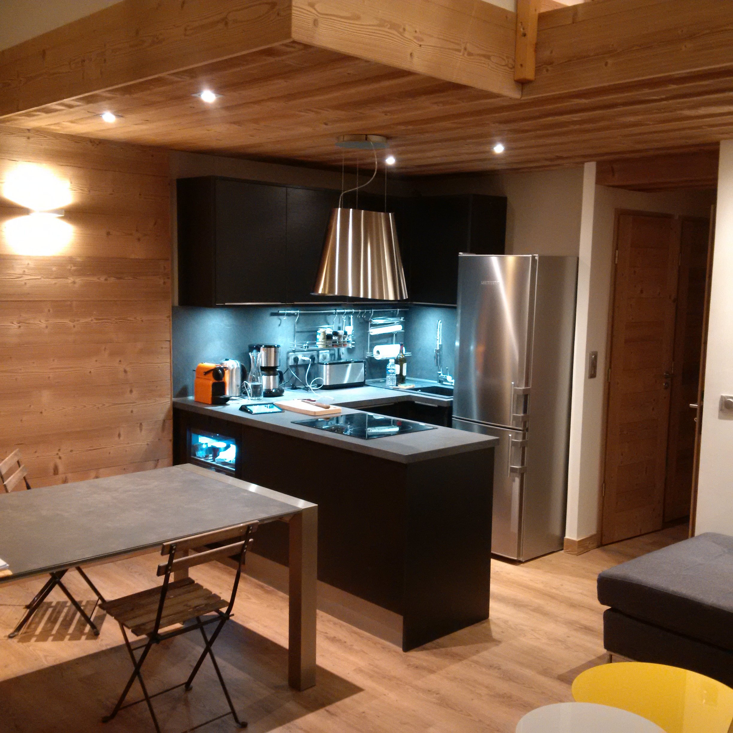 cuisine-design-une-cuisine-equipee-par-socooc-saint-genis