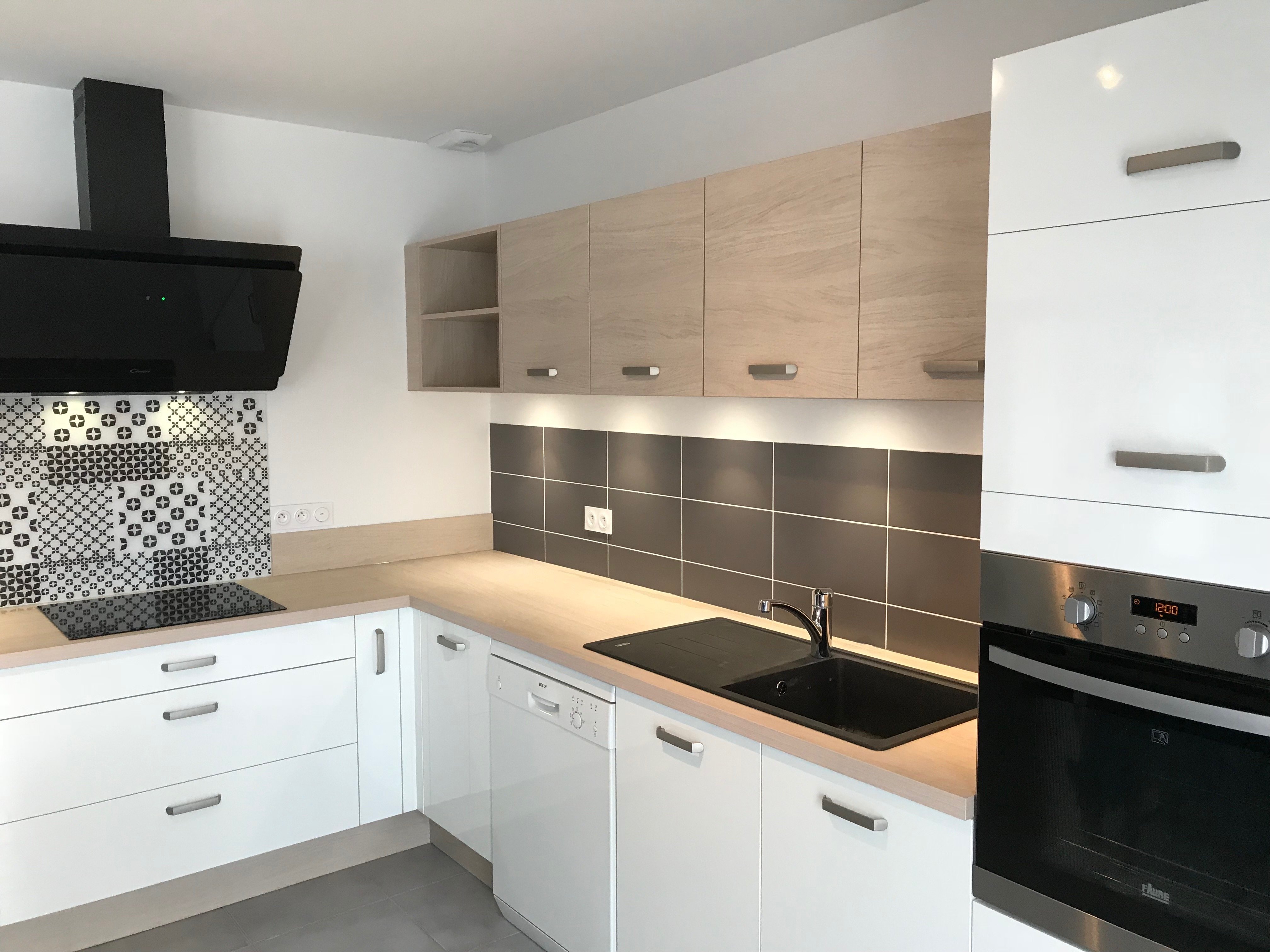 la-simplicite-est-la-cle-de-toute-veritable-elegance-une-cuisine-equipee-par-socooc-villefranche