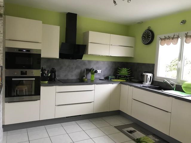 cuisine-blanche-et-grise-une-cuisine-equipee-par-socooc-rouen-tourville