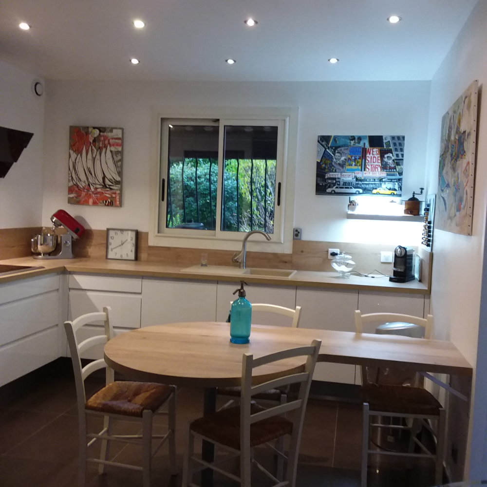 cuisine-epuree-piky-blanc-brillant-une-cuisine-equipee-par-socooc-marseille-la-valentine